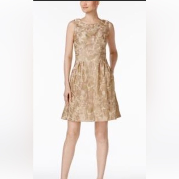 Ivanka Trump Dresses & Skirts - Ivanka Trump EMBROIDERED LACE FIT & FLARE DRESS W/POCKETS IN NUDE/GOLD. NWT